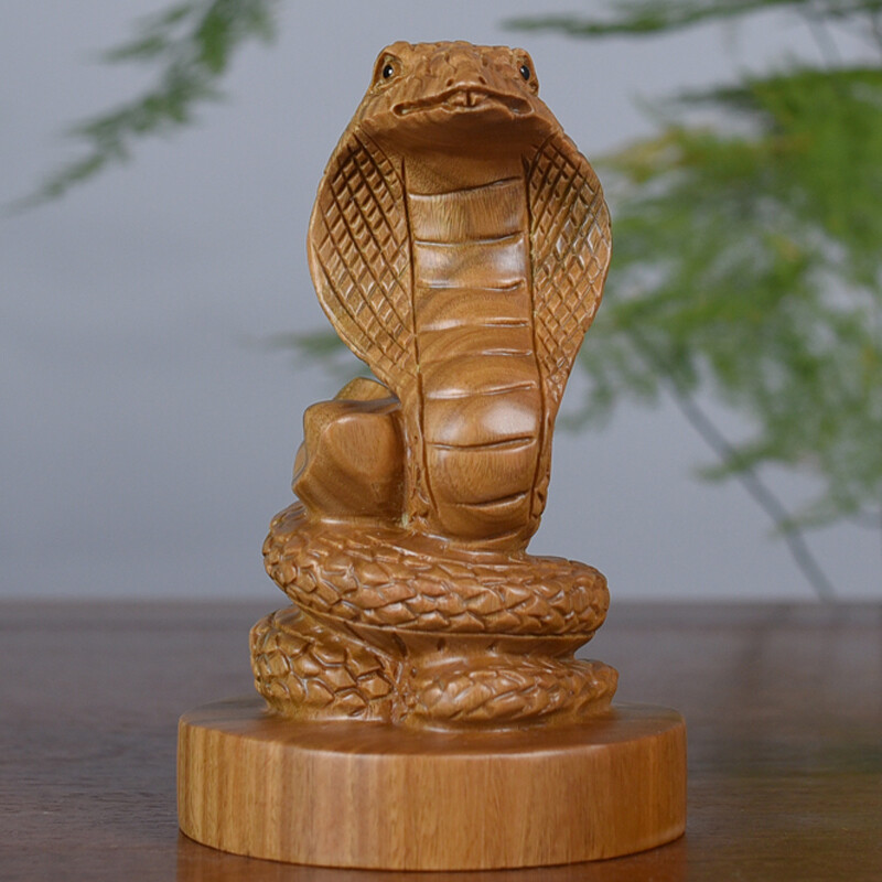 十二生肖齐聚首，绿檀雅韵满温馨——20厘米绿檀木生肖蛇摆件赏析